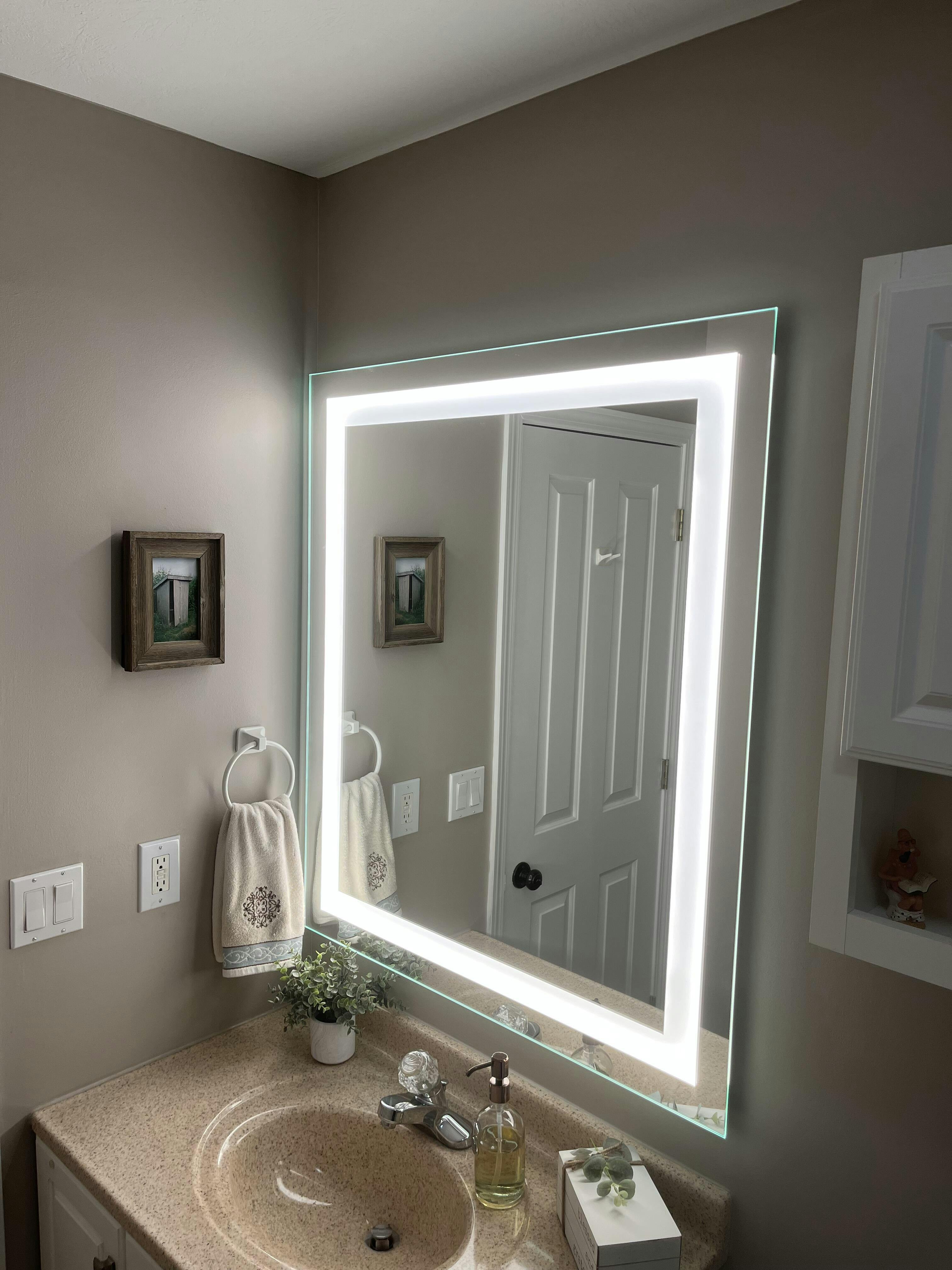 Séura Lighted Vanity Mirrors