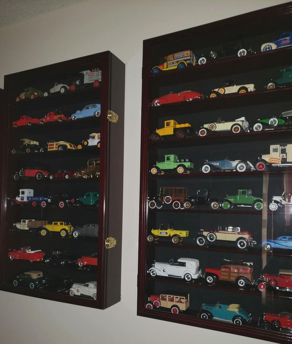 Large 124 Scale Diecast Car Display Case Cabinet 