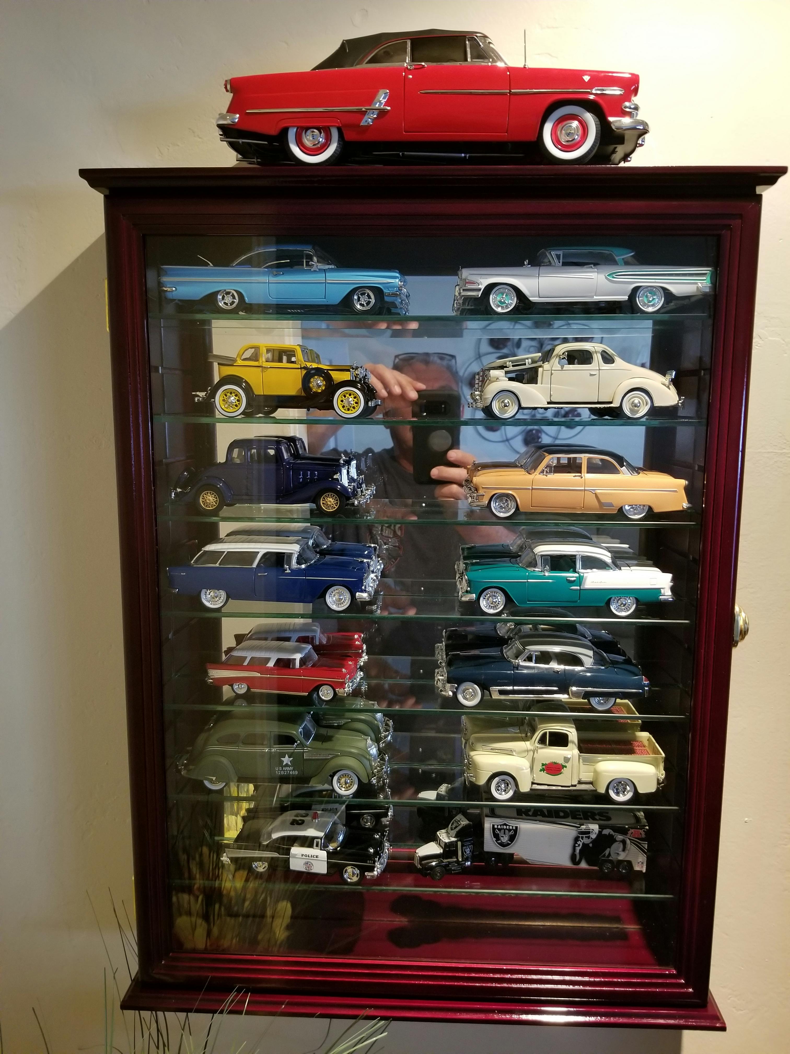 Large Mirrored Back 1/64 Diecast / Matchbox Train Display Case Cabinet