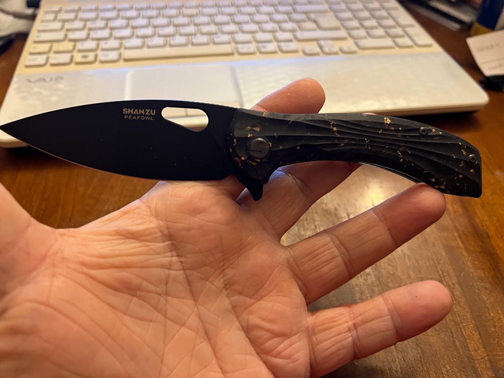 Doré Peafowl | Couteau à verrouillage Liner | Lame ZDF905 de 7.80” & Résine Transparente