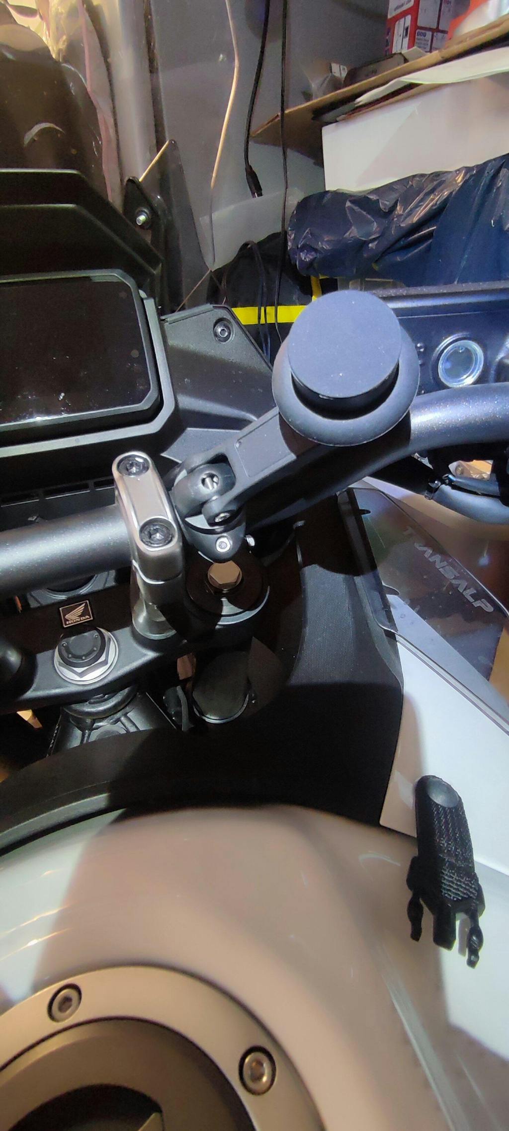 Plaque métal adhésive