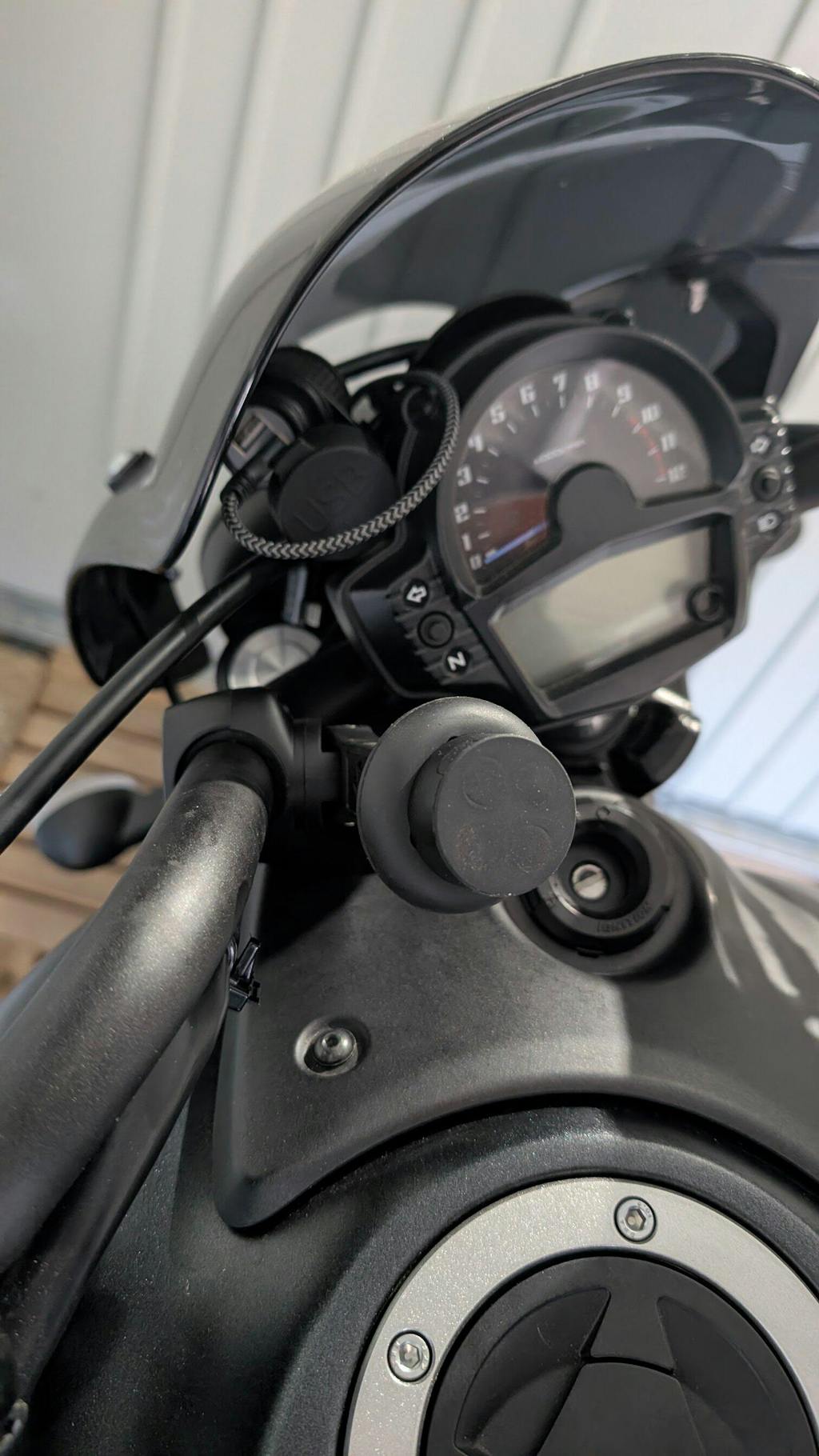 Mini lumières magnétiques avant et arrière