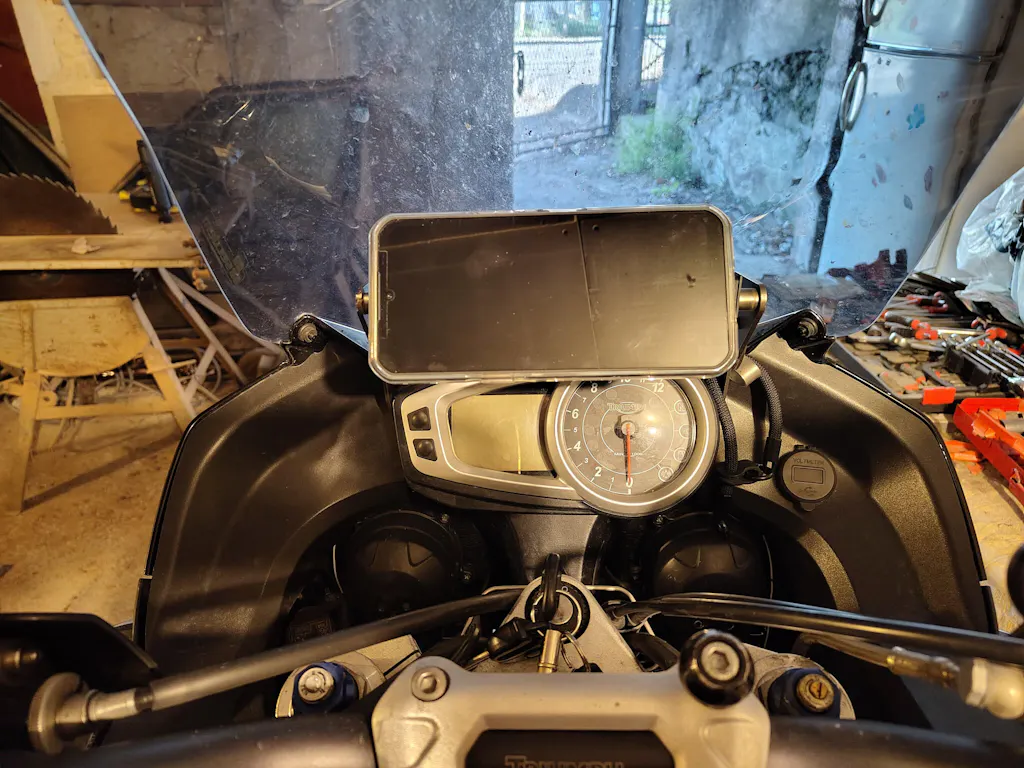 Support téléphone rétroviseur de moto