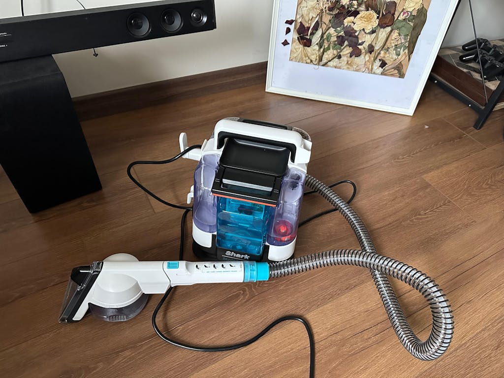 Shark StainStriker – Pet Başlıklı, Koltuk Yıkama ve Leke Çıkarma Makinesi