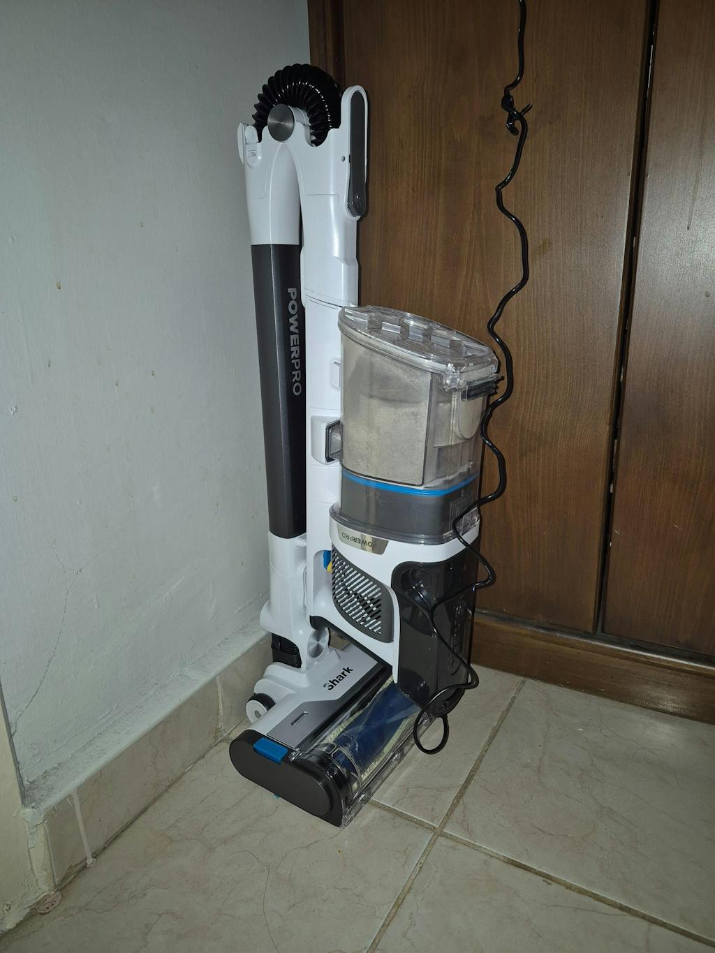 Shark PowerPro Turbo Başlıklı Şarjlı Dikey Süpürge