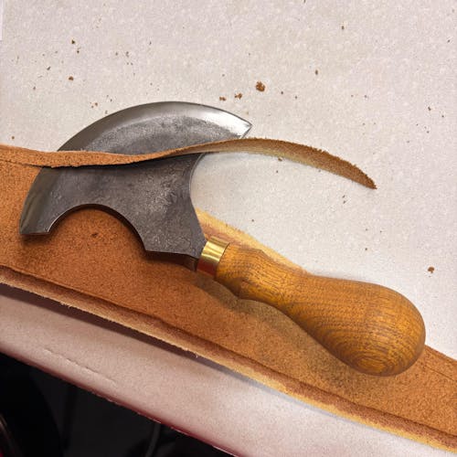 Large Leather Round Knife, 12.5 cm (4.9 inches)