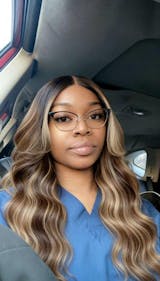 Style Charmant Glueless Luxe Couche 13x4 Highlight Perruque Sans Colle Ondulé 250% Densité