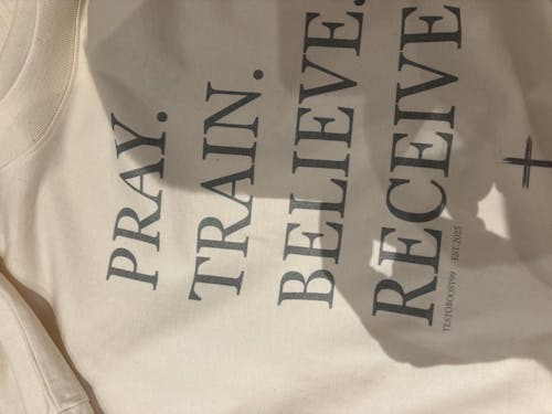 PRAY, TRAIN Oversize T-Shirt Frontprint - Let’s lift – mit Stil und Statement