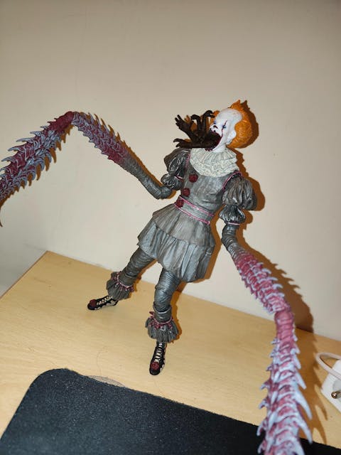 SN Ultimate Pennywise Dancing Clown Premium figure with attachment