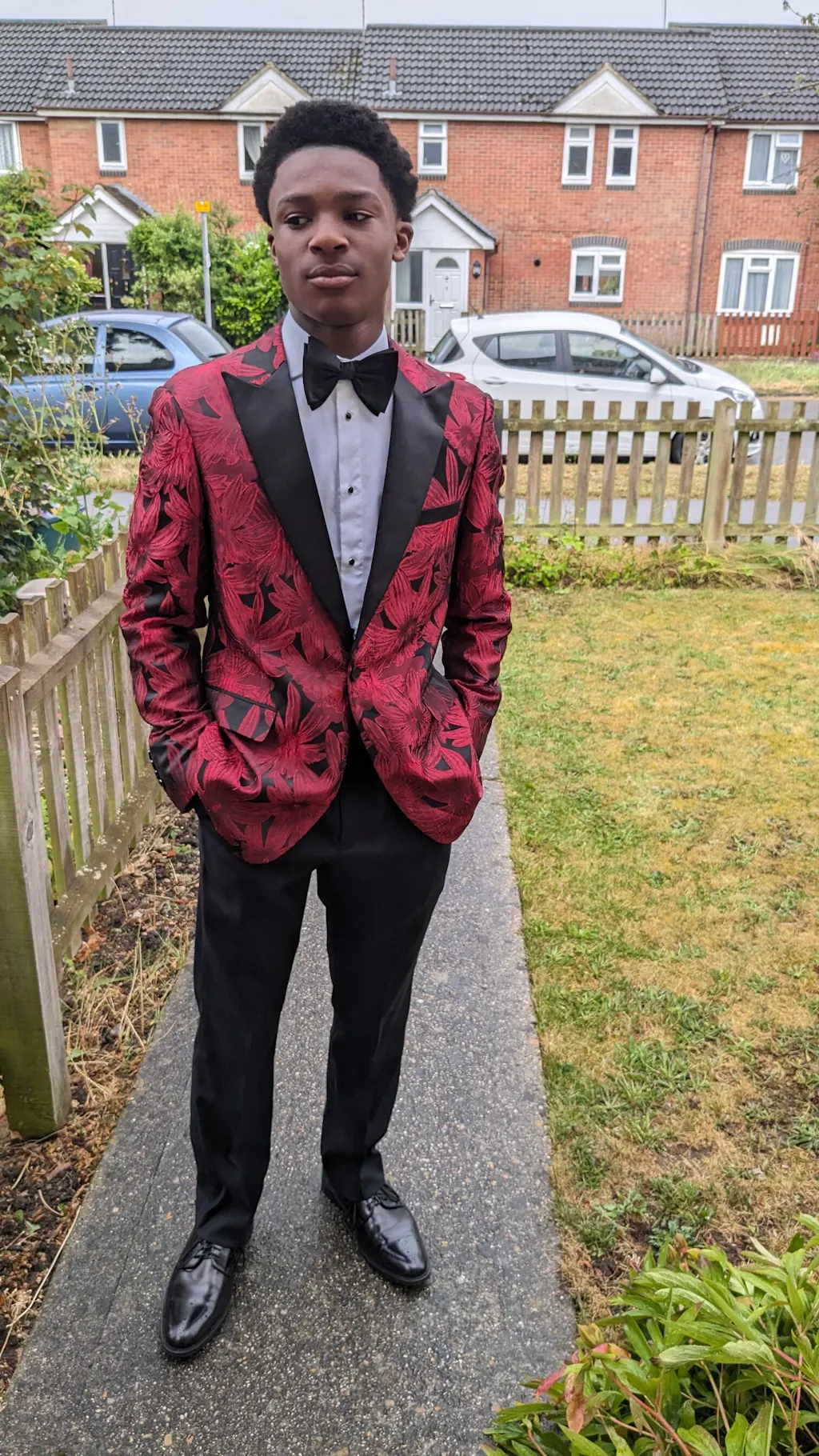 Classic Prom Suit for Guys - Elegant Burgundy Peaked Lapel Fashion Party main image 1