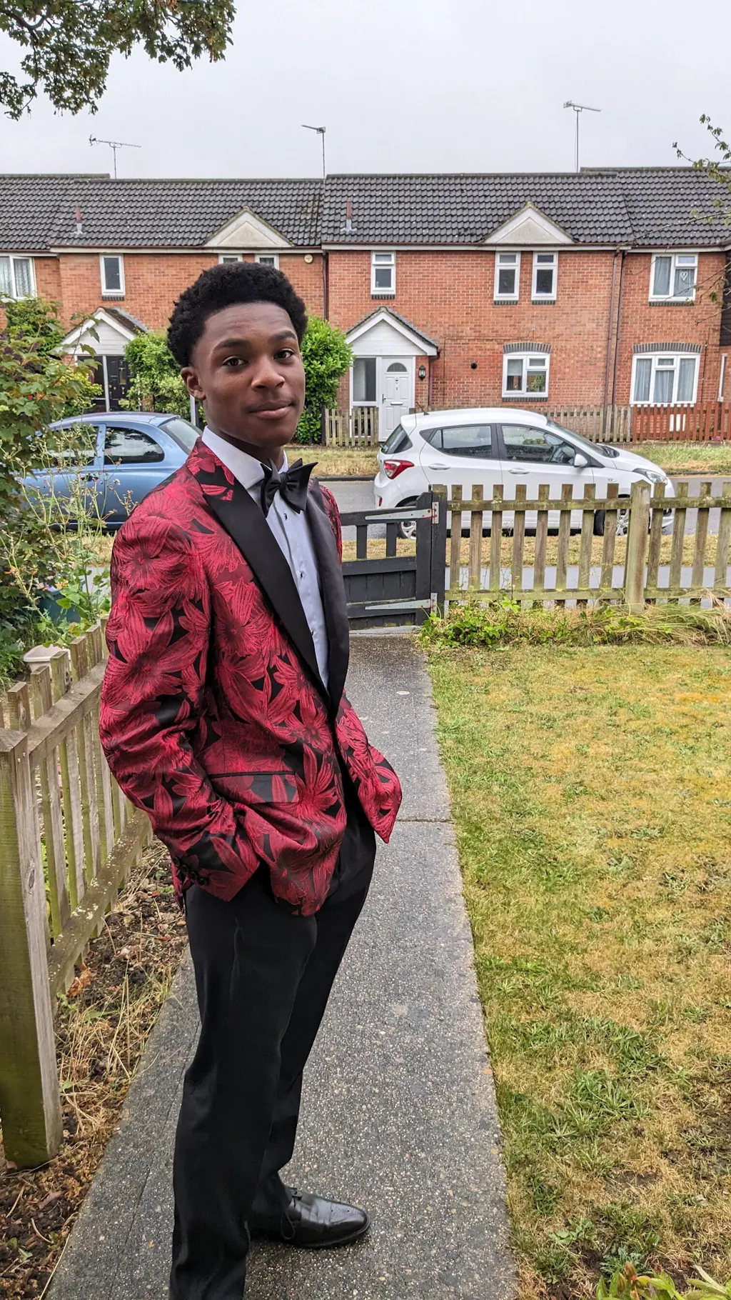 Classic Prom Suit for Guys - Elegant Burgundy Peaked Lapel Fashion Party main image 1