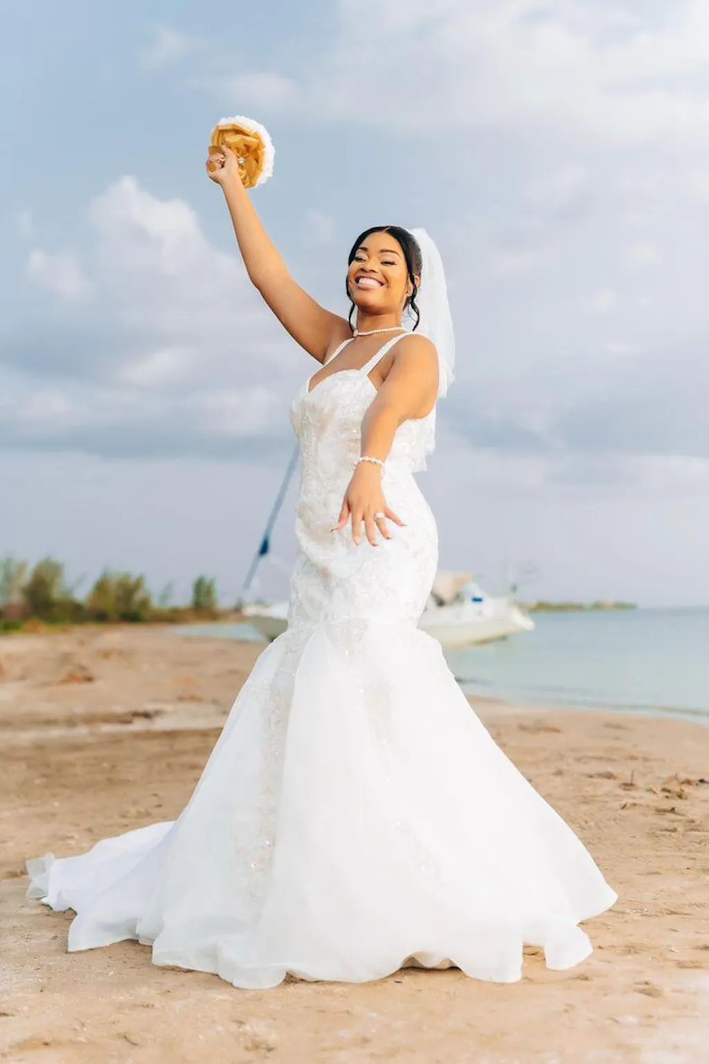 Ivory Wedding Dress Mermaid Spaghetti Straps Appliques Bridal Dress