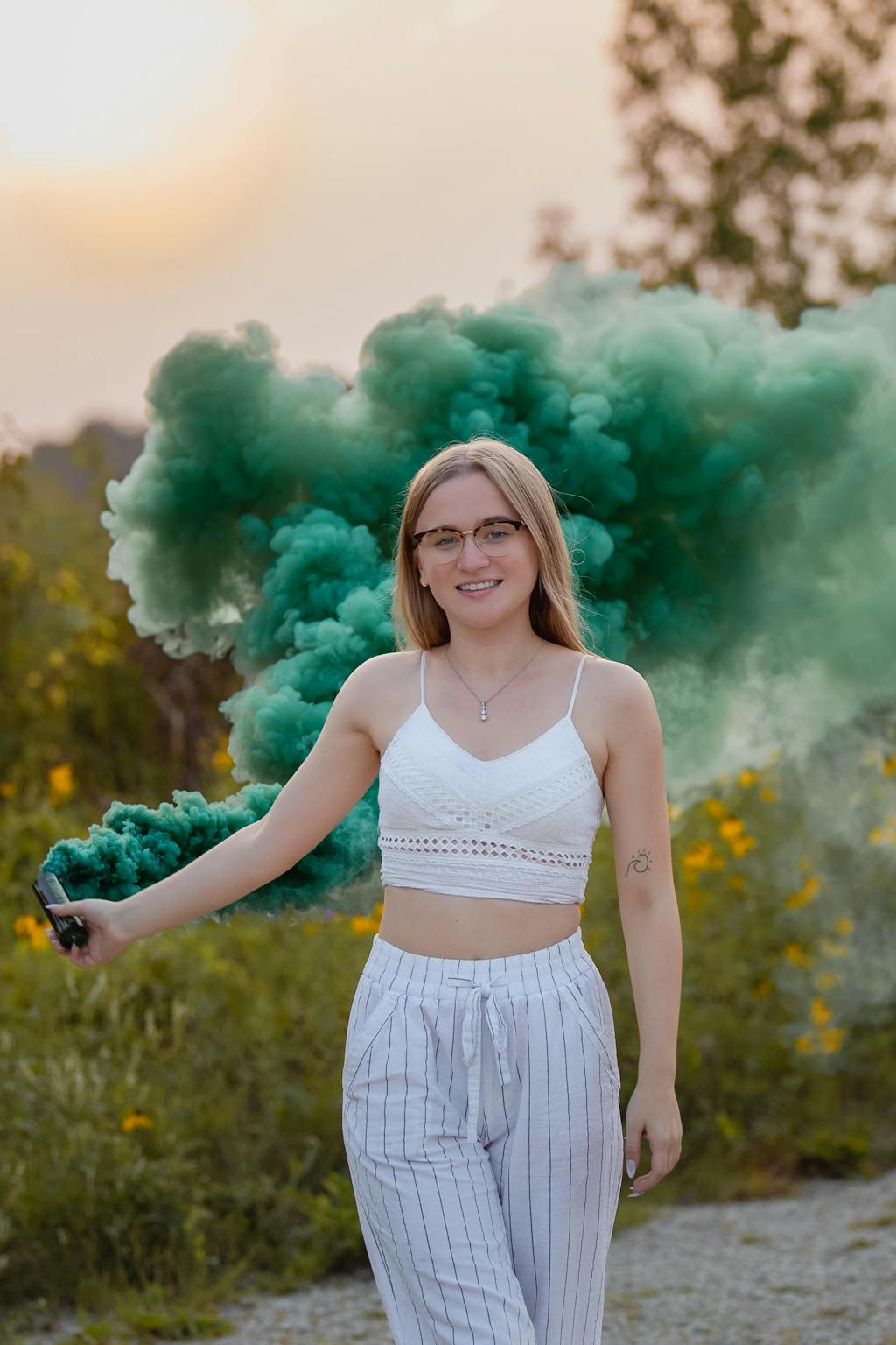 EG WP40 Smoke Bombs Colored Smoke Grenades for Photography