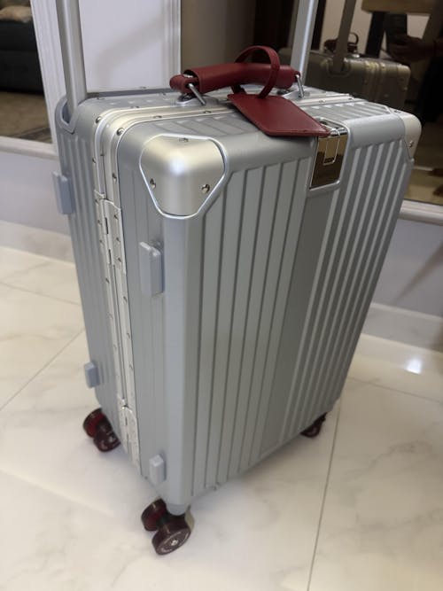 SIGNICIA Curated Bespoke Luggage