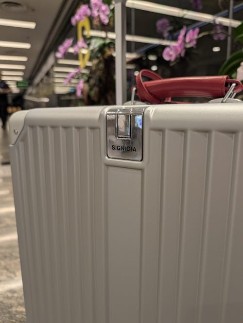 SIGNICIA Curated Bespoke Luggage
