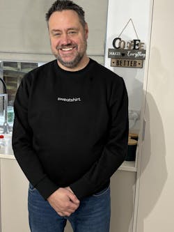 simple. sweatshirt. black.