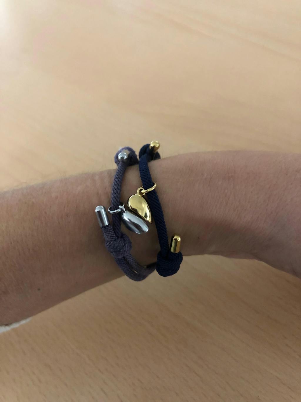 2er Set Freundschaftsarmbänder mit Herz-Magnet (Marineblau)