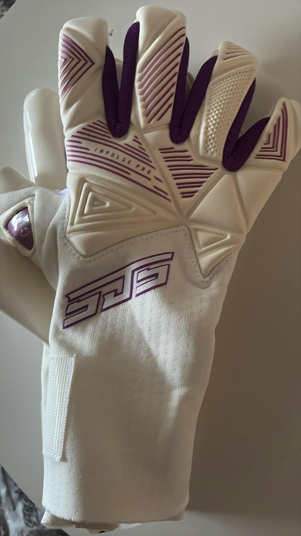 IMPULSE - WHITE & PURPLE