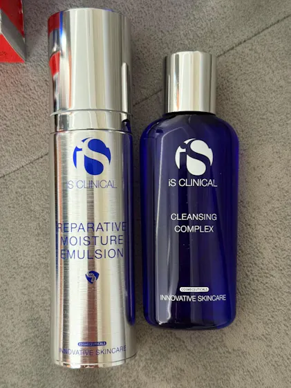 iS Clinical Reparative Moisture Emulsion – SkincareEssentials