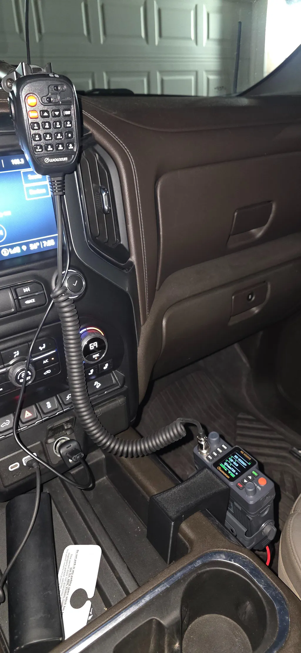 Radio Mount | 2019-2023 Silverado Sierra With Full-Length Center Floor Console (Square Pocket Between Cup Holders)
