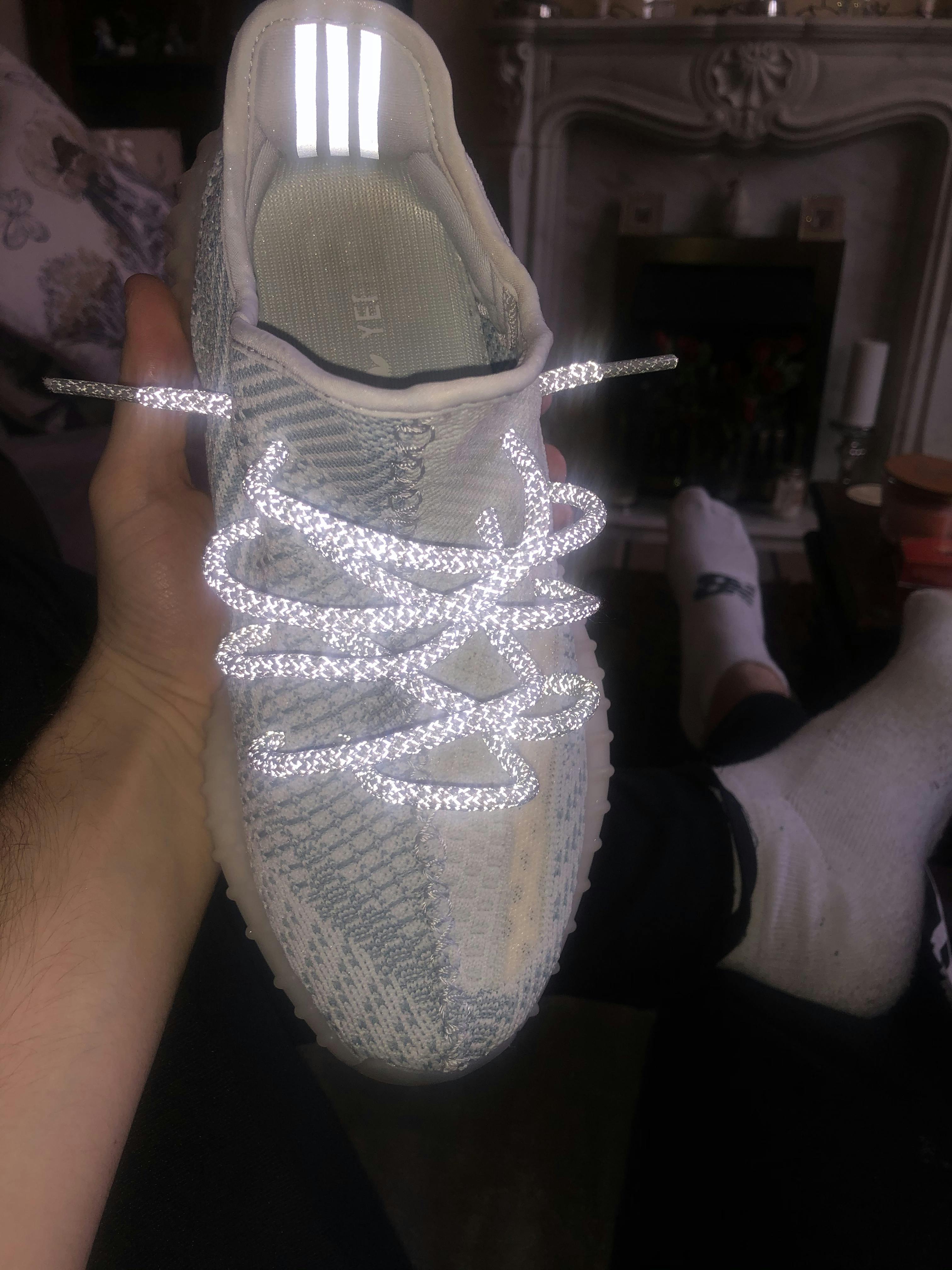 yeezy 350 v2 black reflective laces