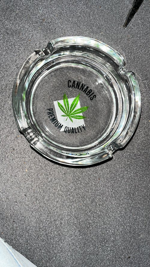 Glas Aschenbecher Cannabis Blatt 4 Designs Ø10,5cm