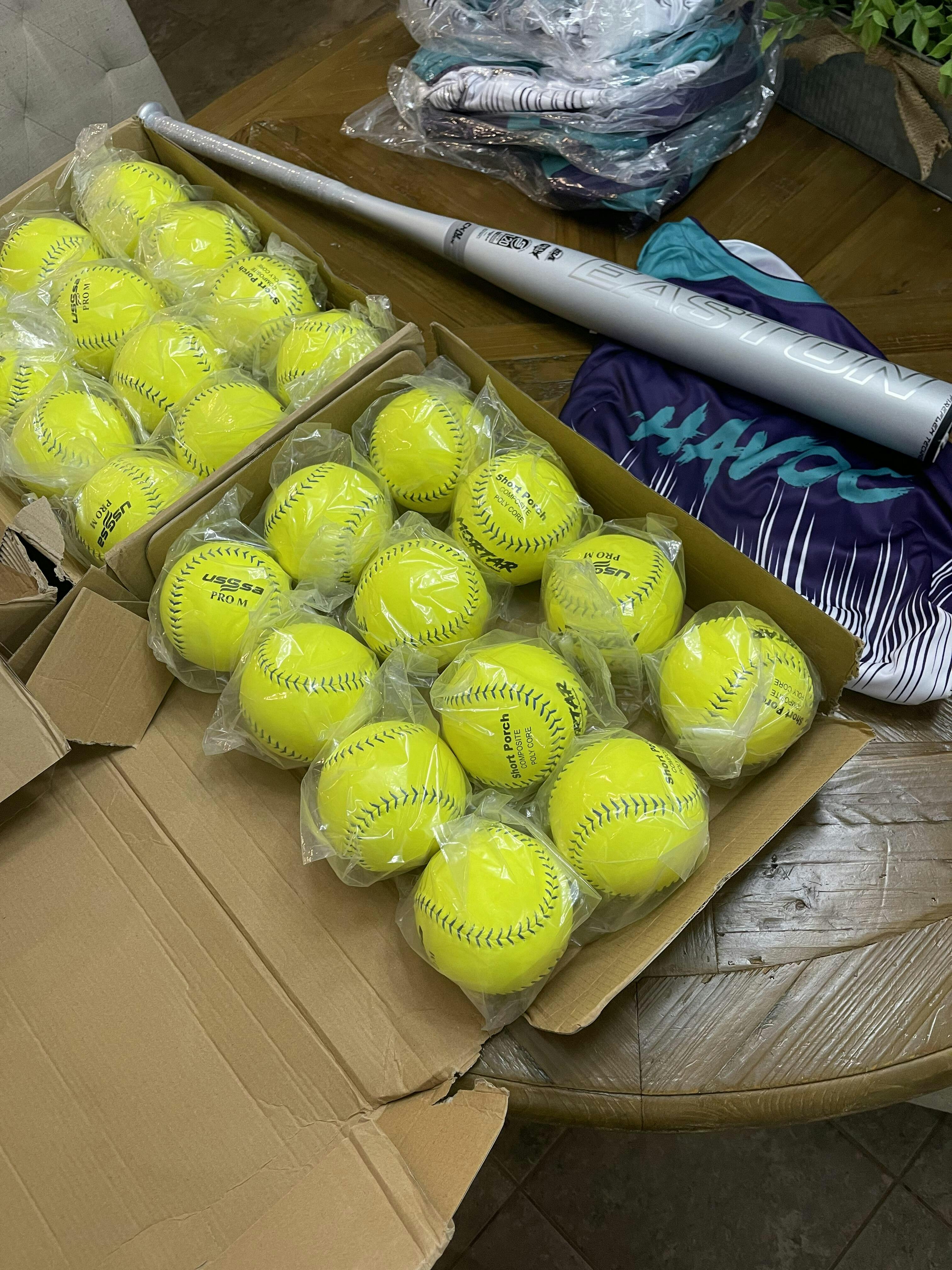 Worth 12 Classic Plus USSSA Hot Dot Slowpitch Softballs (Dozen): UHD12SY 1 dozen: $65 1 case (6 dozen): $320