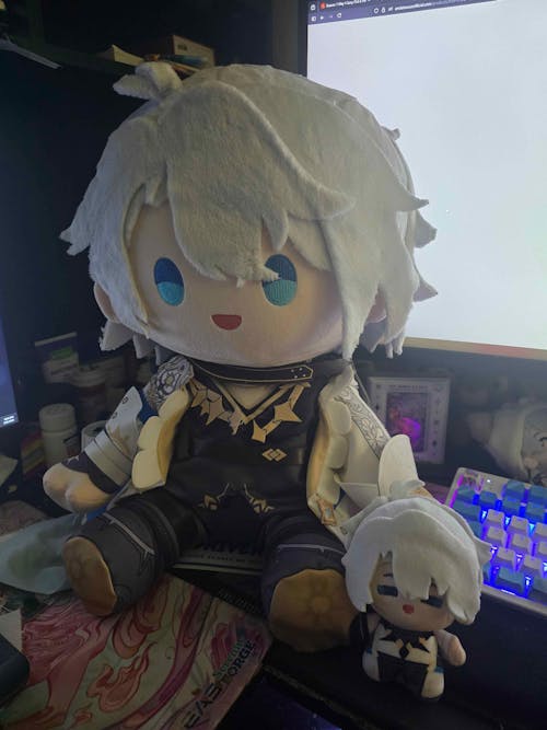 【Free Shipping】Smile House Fanart White Hair Staring Eyes 40CM Plush Doll Sitting Plushtoy