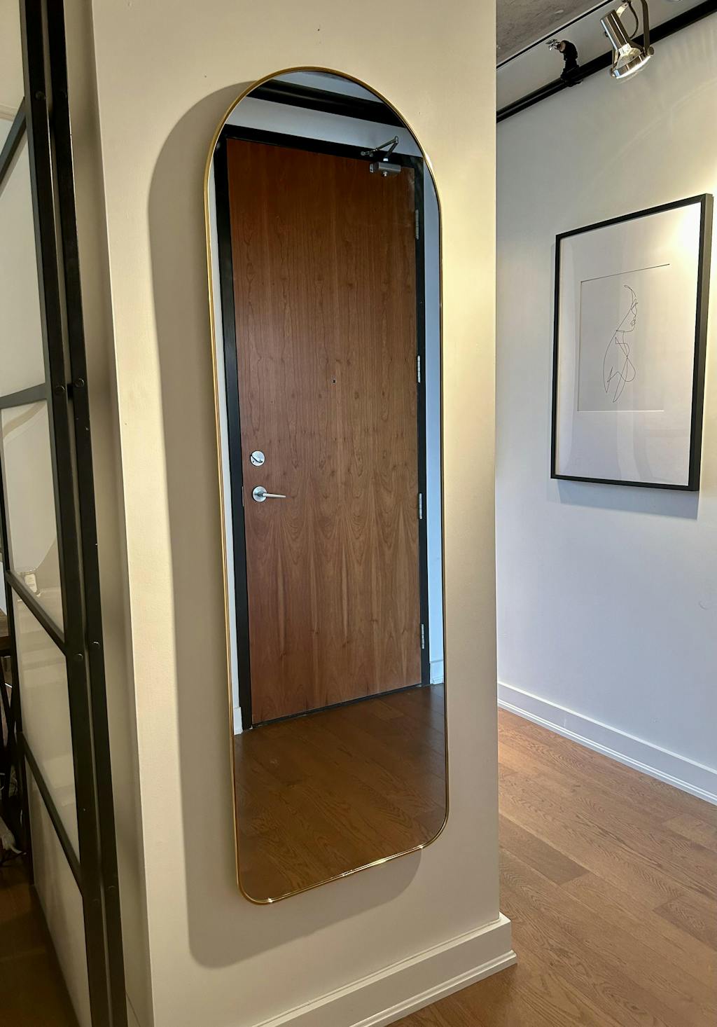 Hubba Arched Leaning Mirror