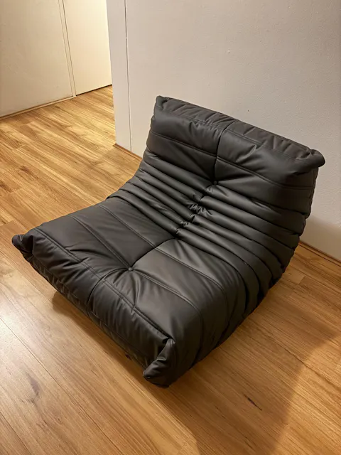 SofaByDesign Black Vegan Leather Sofa | Modern Fireside Lounge Chair