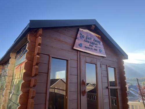 Dundalk Leisurecraft Canadian Timber 6 Person Georgian Cabin Sauna w/ Changeroom | CTC88CW