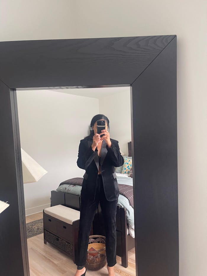 Women's Black Velvet 2-Piece Suit Set – Peak Lapel Blazer & Pants