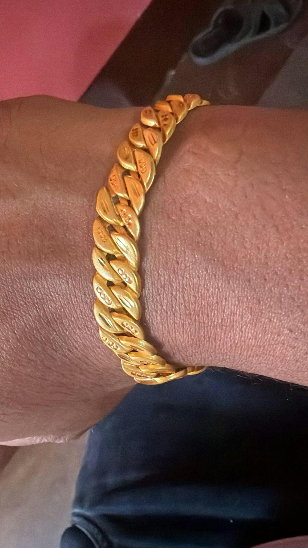 Fashionable Design Gold Plated Pokal Bracelet for Men - Style E013