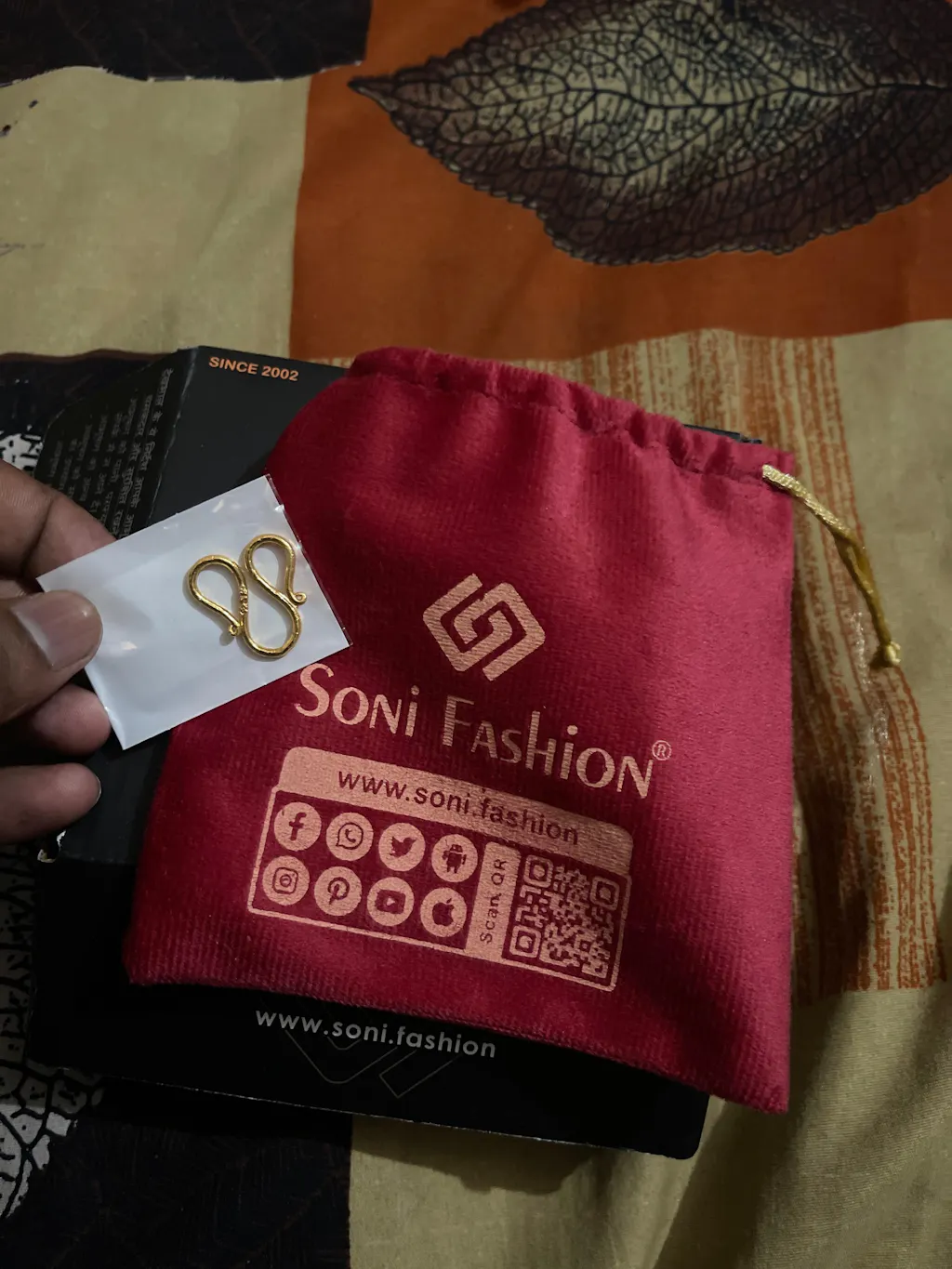 Medium Size - M/w Hook For Chain - Gold Plated - Design 1