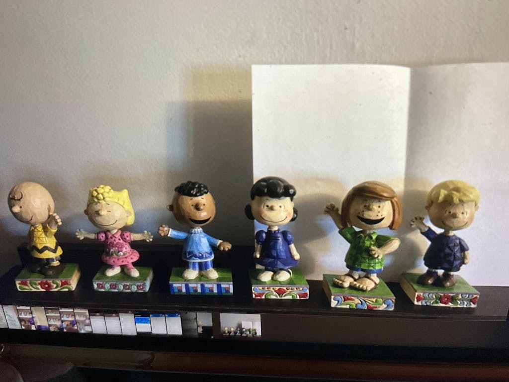 Jim Shore Peanuts Lucy Personality Pose Figurine Sparkle Castle