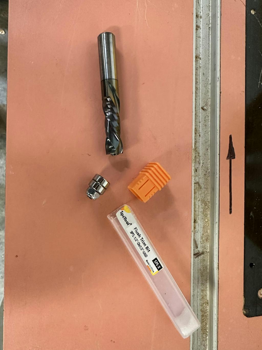 THE DIFFERENCE BETWEEN UPCUT AND DOWNCUT CNC ROUTER BITS