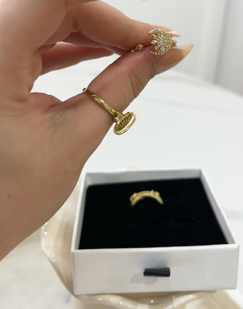 MASHA - Daisy Moon Spinner Ring