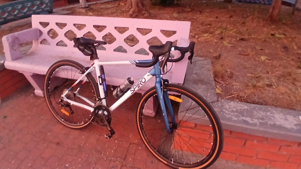 Bicicleta de gravel en aluminio MÍTICA FRONTINO freno de herradura 9 velocidades