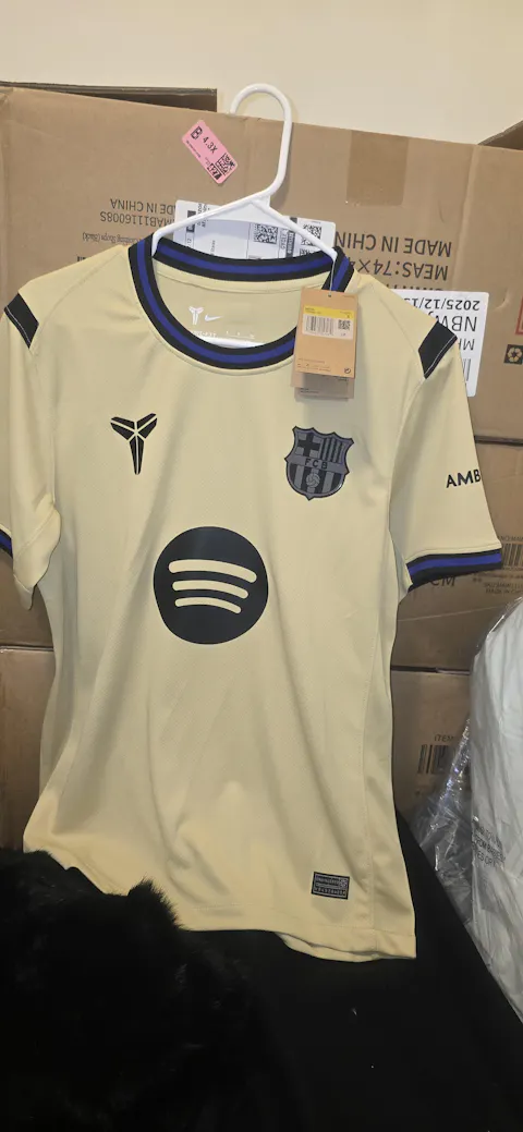 Barcelona 25-26 Away