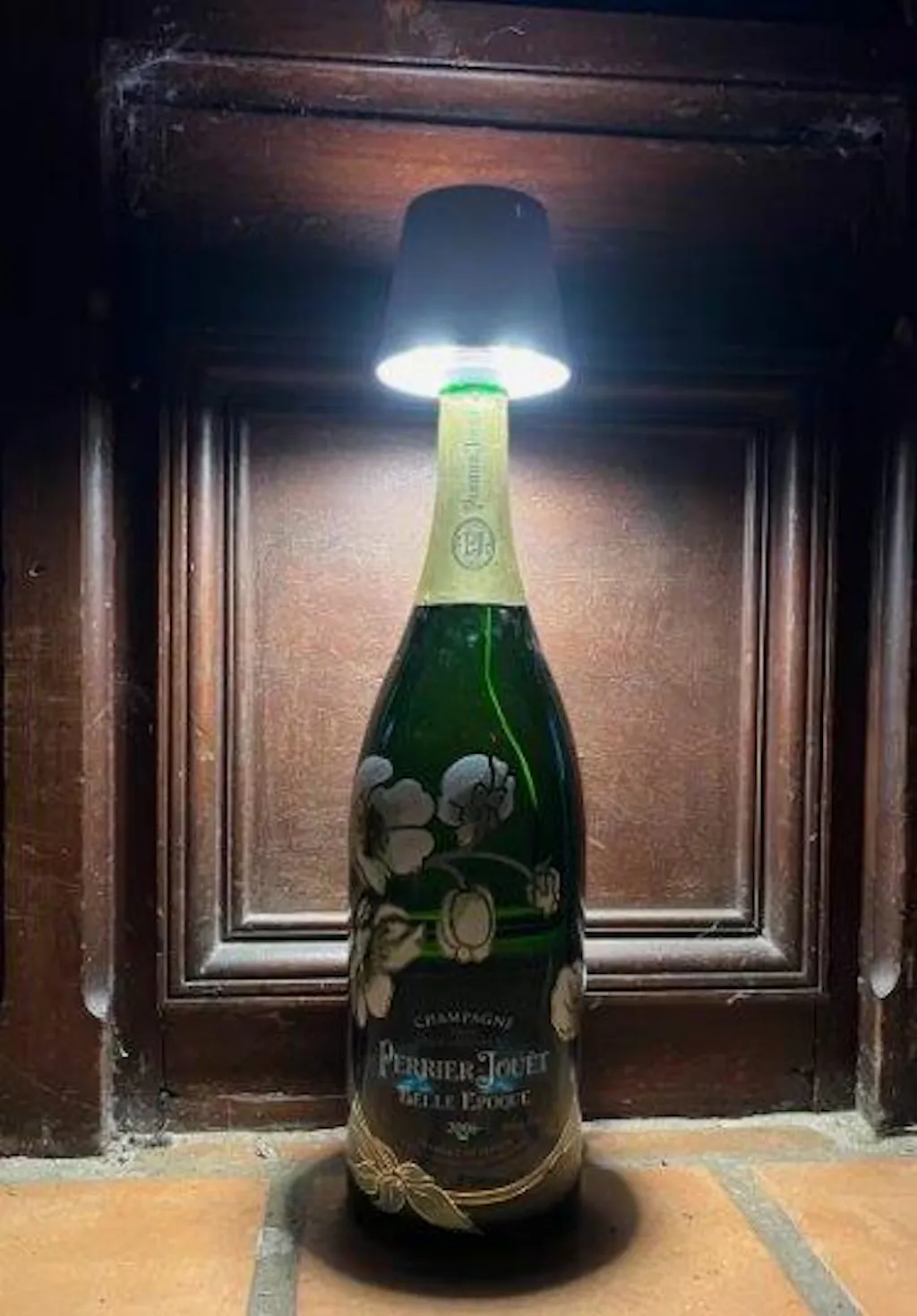 VIN LAMP – Noir Room