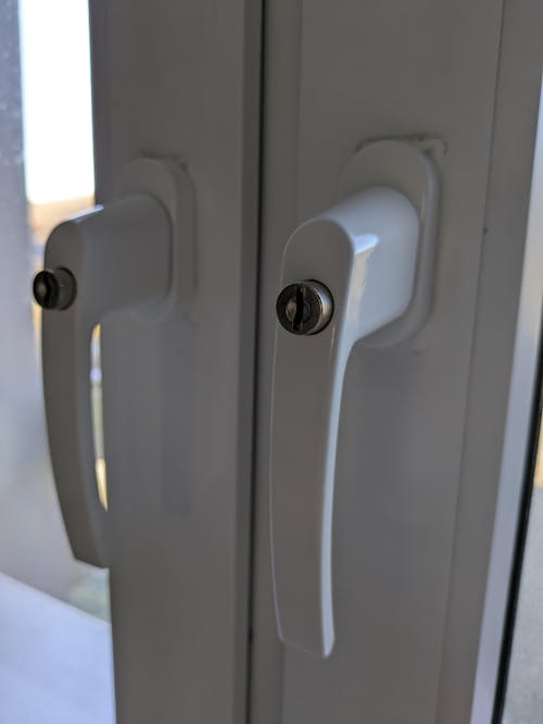 Fenstergriff abschließbar in Weiß und in Silber aus Aluminium