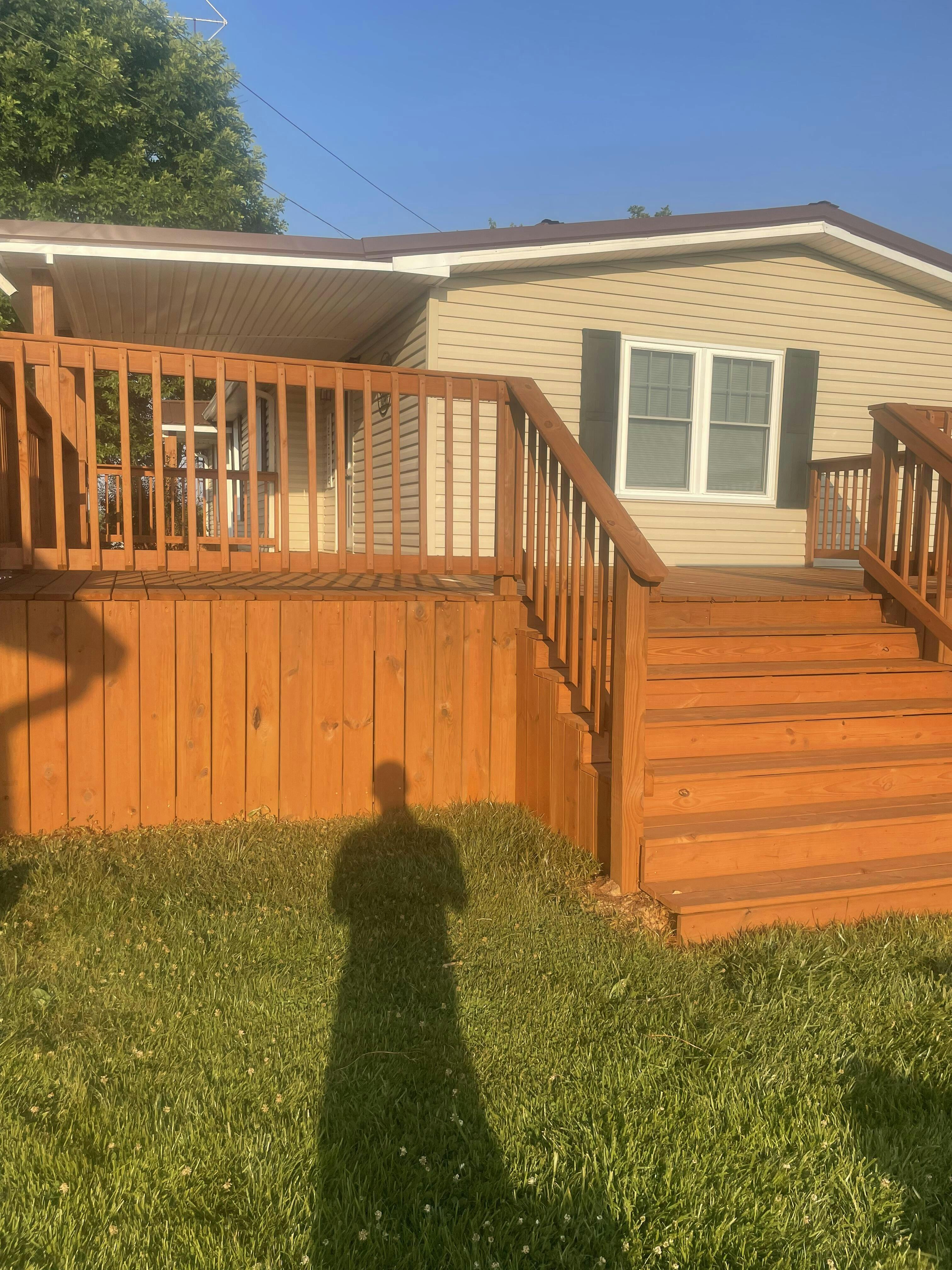 EXPERT Stain & Seal SemiSolid Fence, Deck and Wood Stain & Sealer
