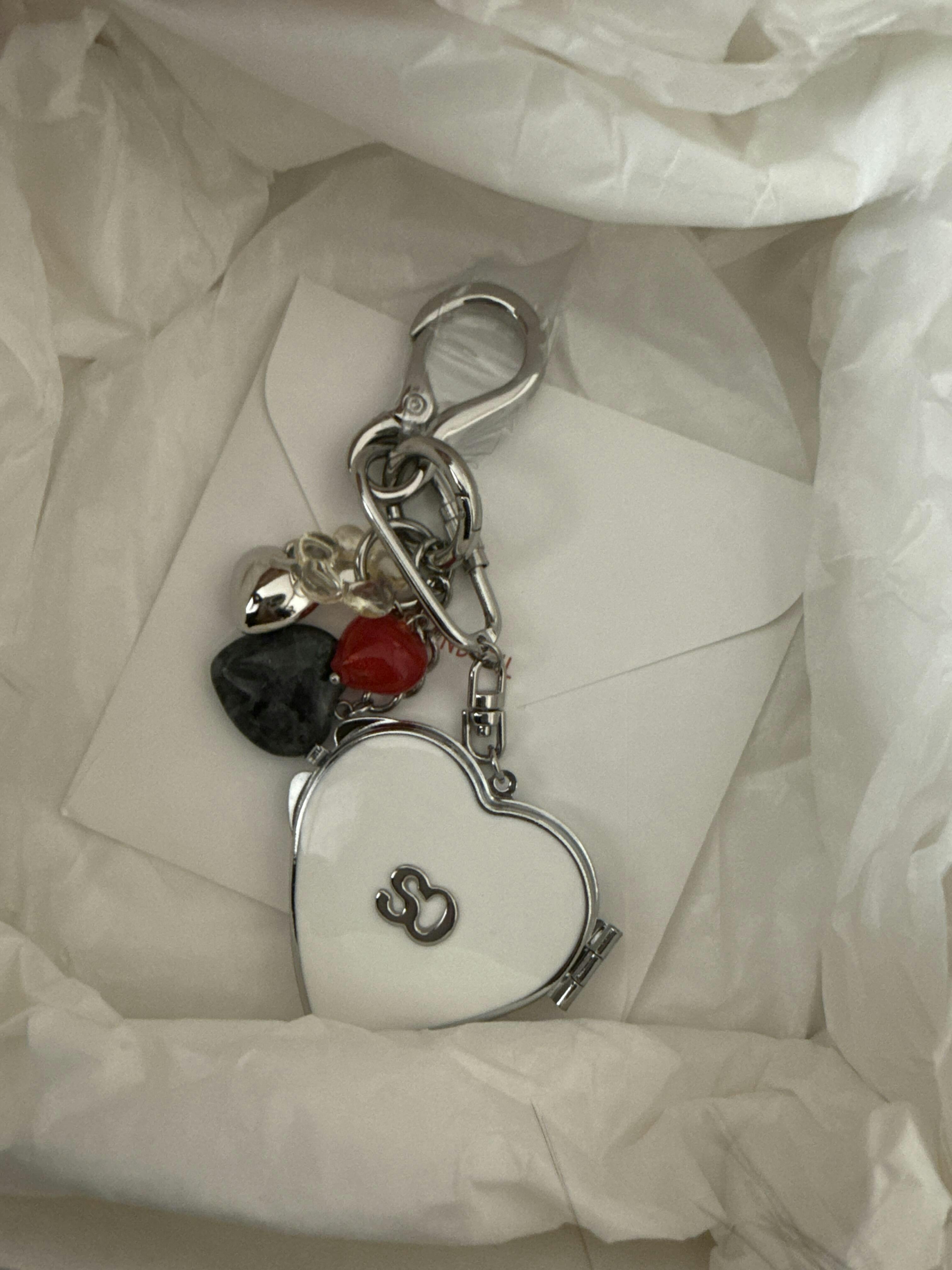 Heart Berry Keyring · ハートベリーキーリング (シルバー) – Stand