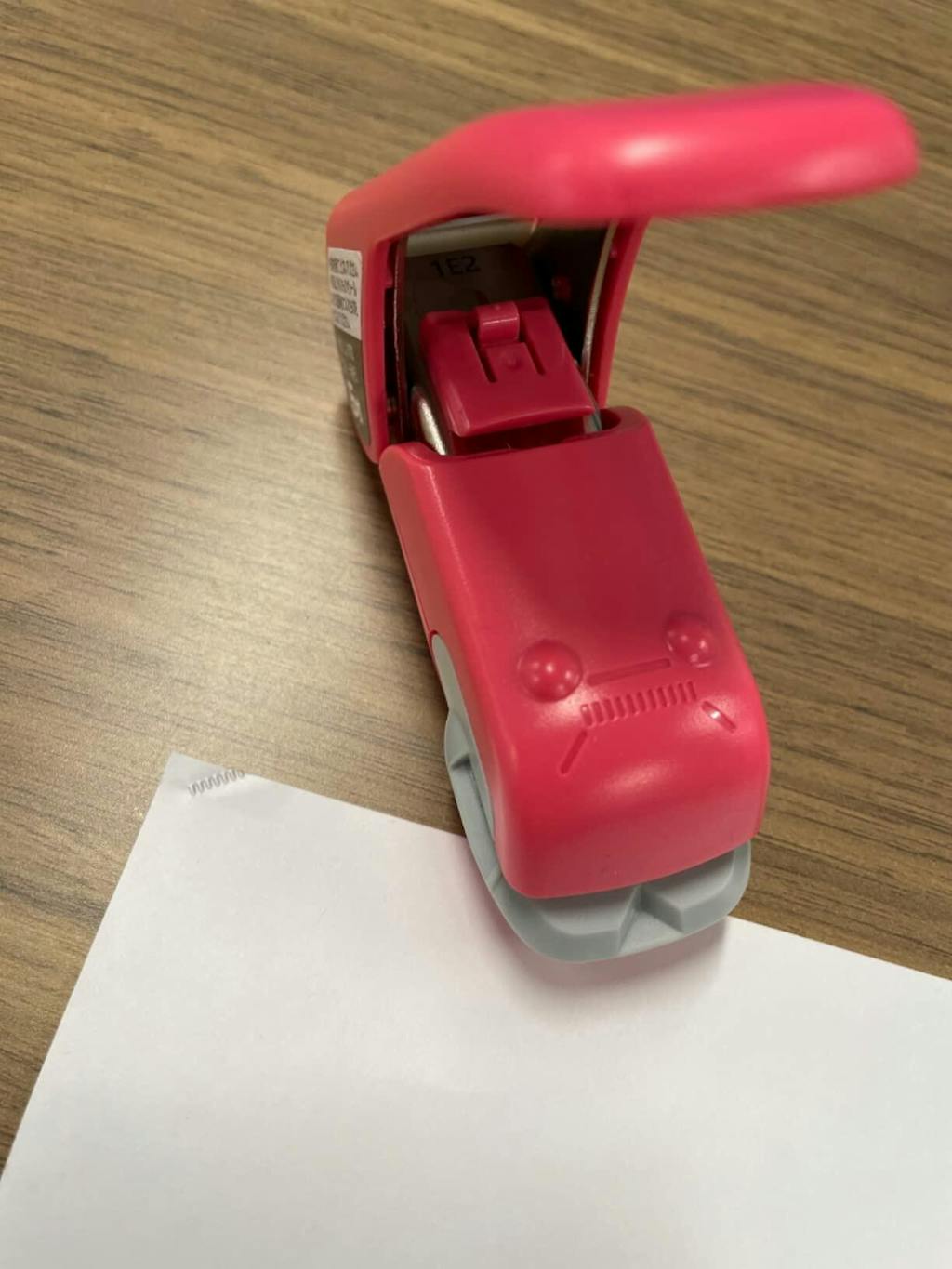 Kokuyo SLNMPH105 Harinacs Press Stapleless Stapler Pink — Stationery Pal