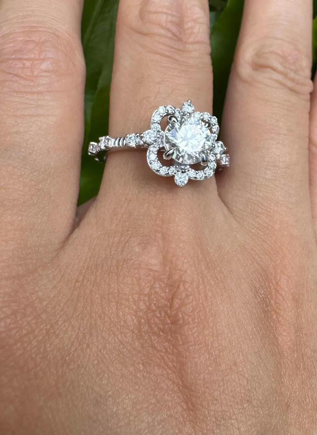 Luna’s Float | 2CT Round Art Diamond Floating Halo Gold Ring
