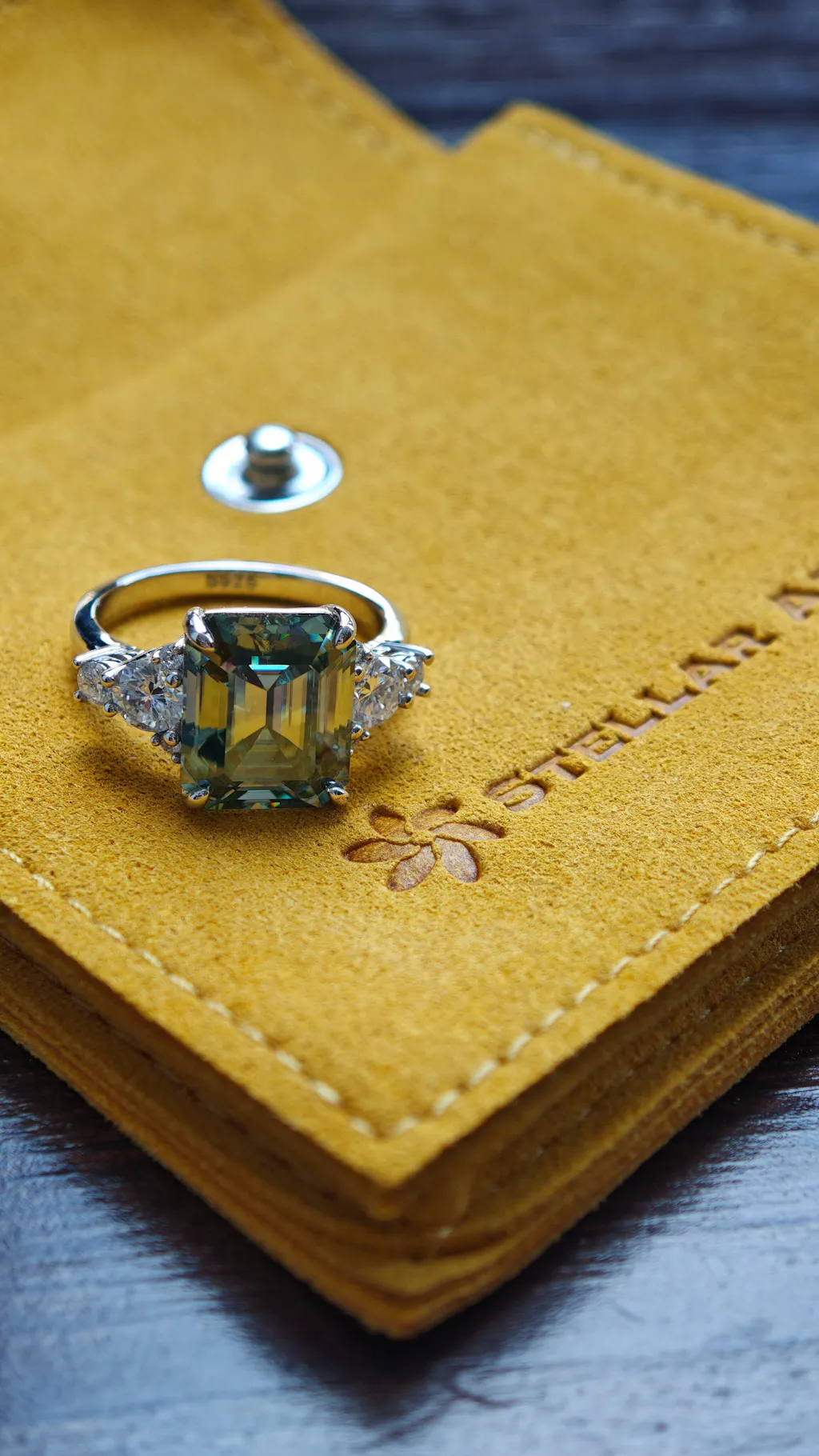 Flora's Ode | 3CT Green Emerald Engagement Ring