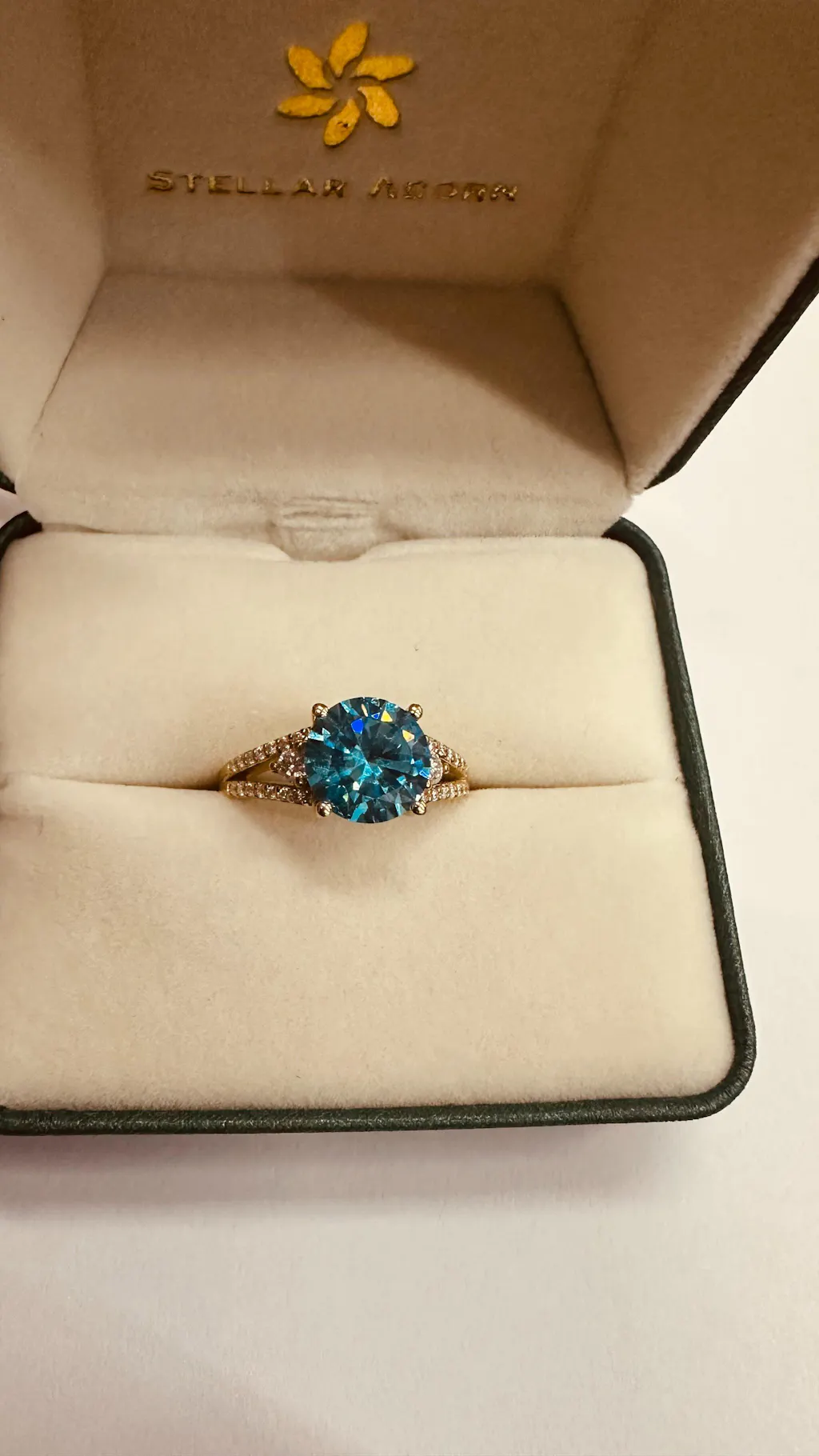 Celia‘s Zephyr | 2CT Sky Blue Sapphire Engagement Ring