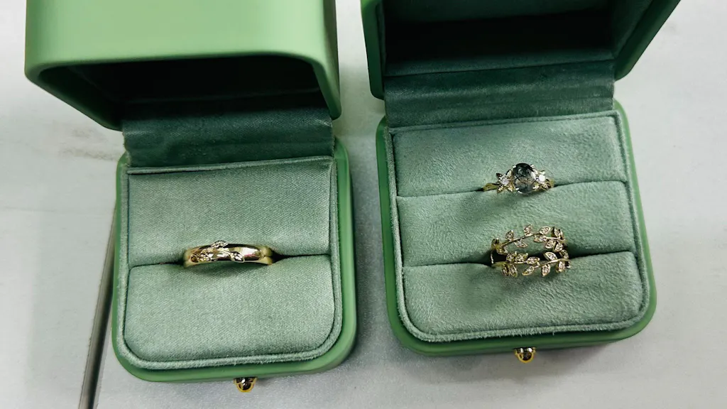 Léonie Oval Cut Moss Agate Leafy Gold Couple Ring Set