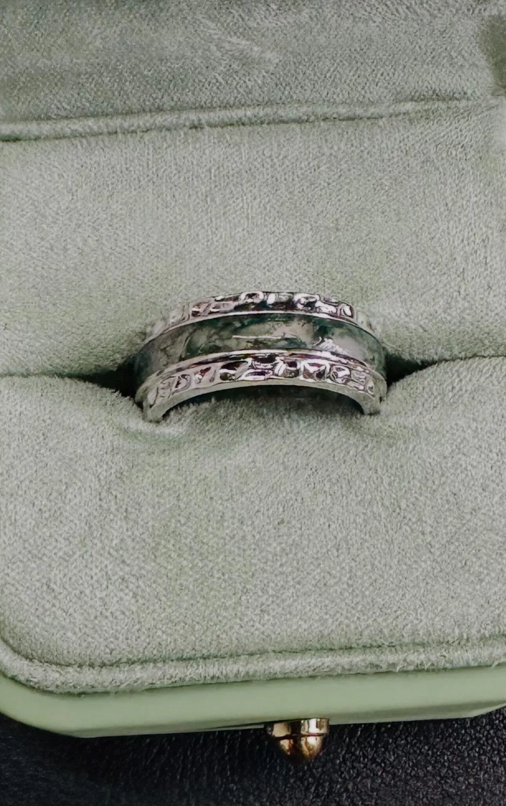 Vidar’s Hammer | Hammered Moss Agate Statement Band Ring