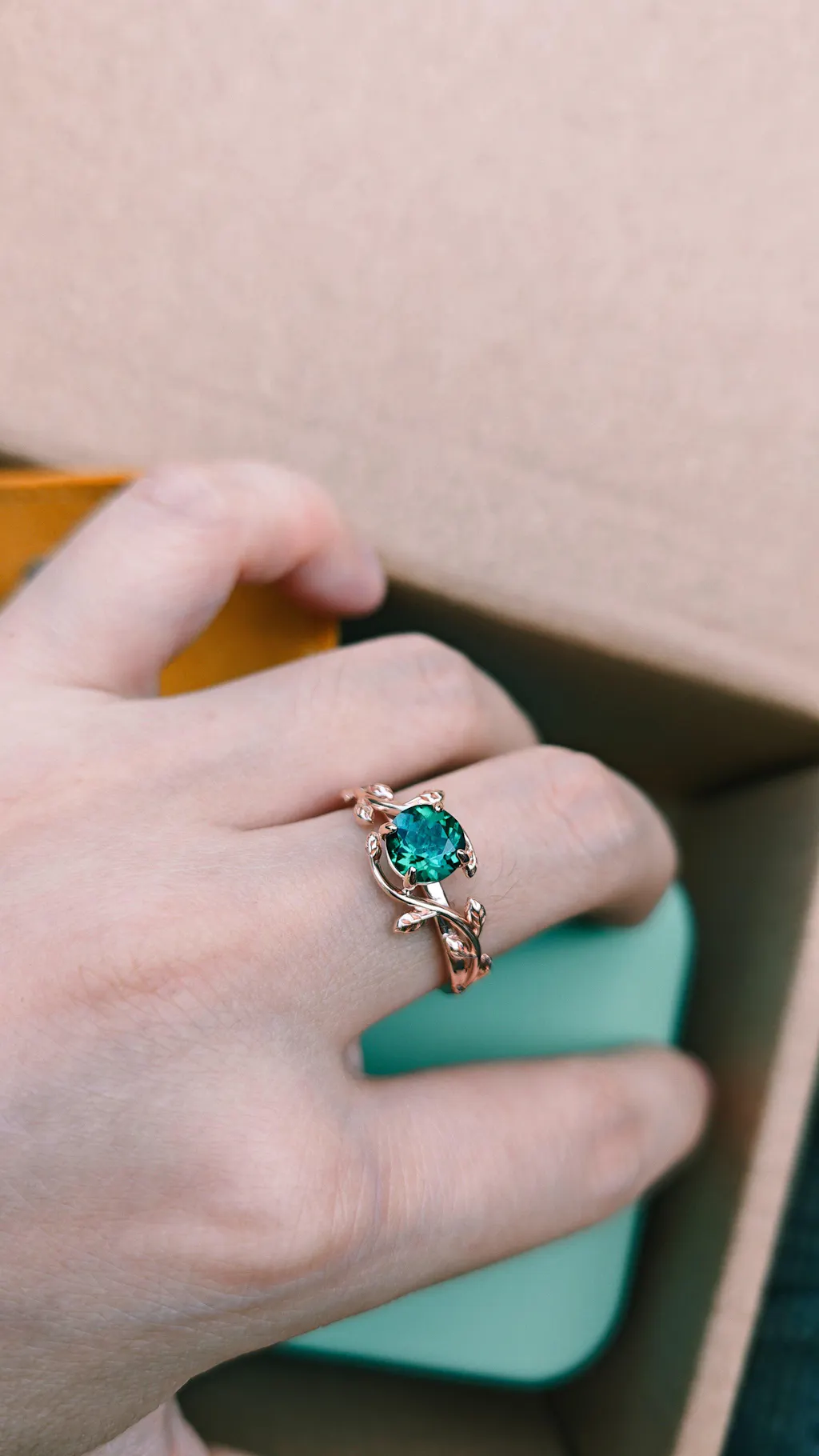 Flora’s Vine | Round Moss Agate Leaf Engagement Ring